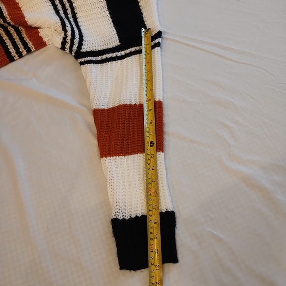 KIRUNDO Fall Winter Women’s Striped Color Block Short Sweater Long Sleeve Large - Picture 7 of 8